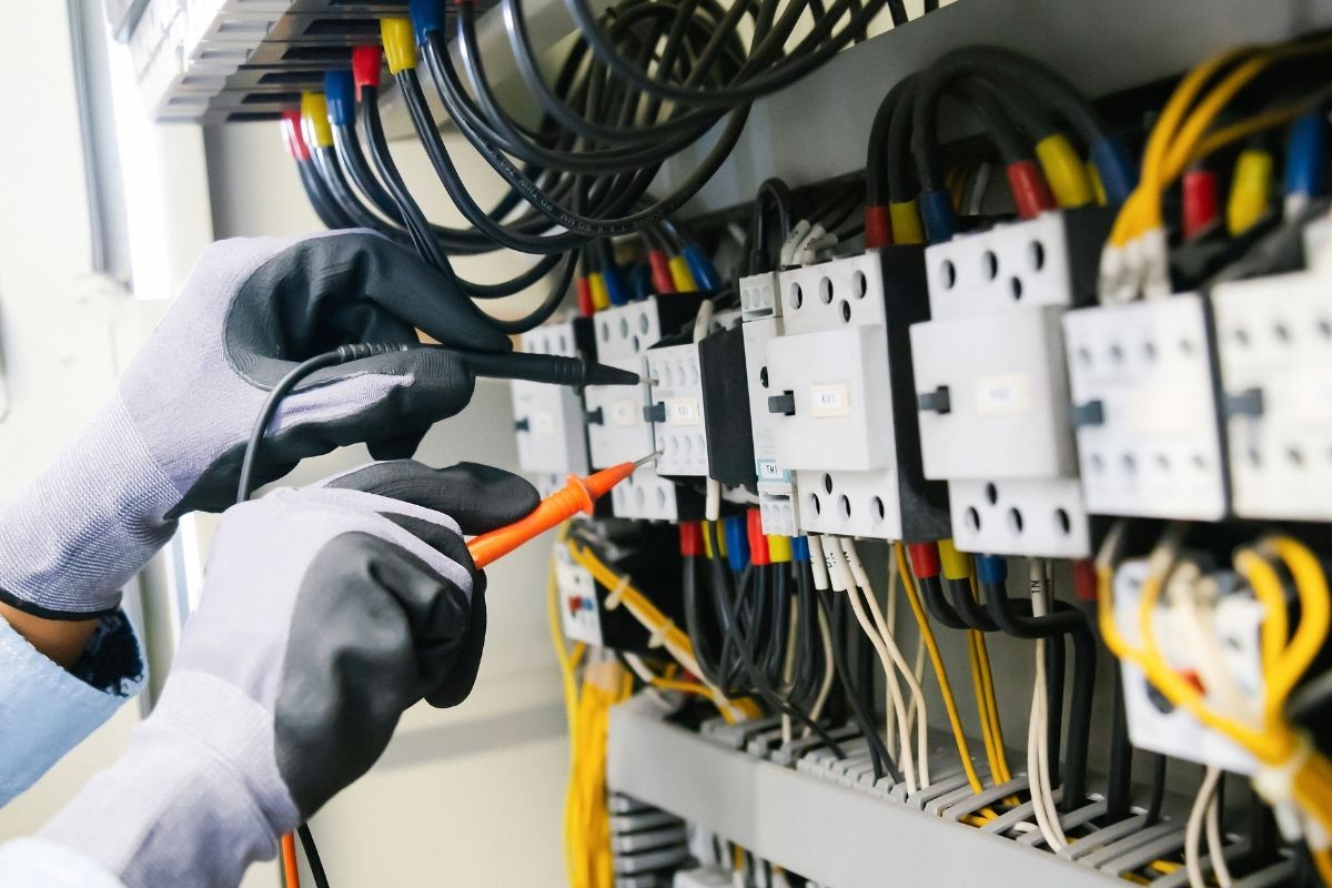 Gemlik elektrikçi - Kemerkaya Elektrik saha ekibi